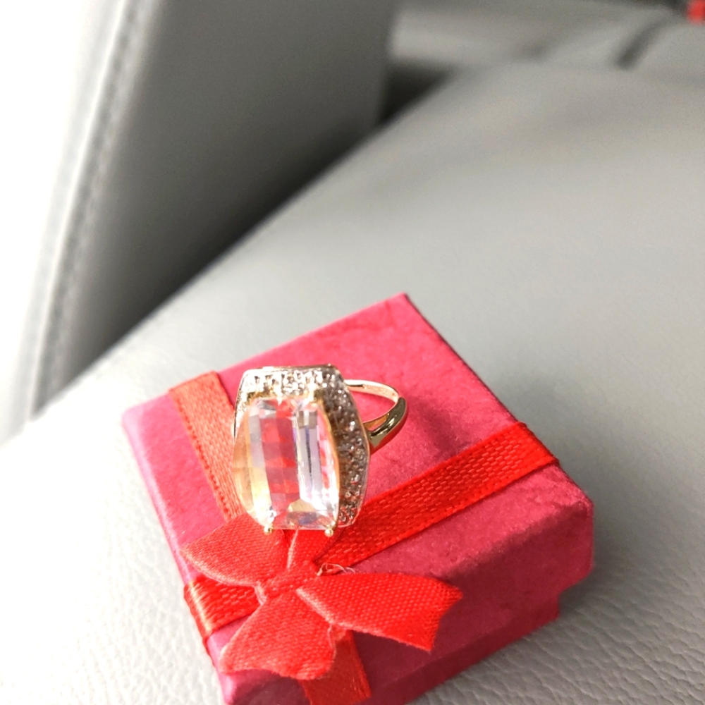 14 k gold ring  clear quartz